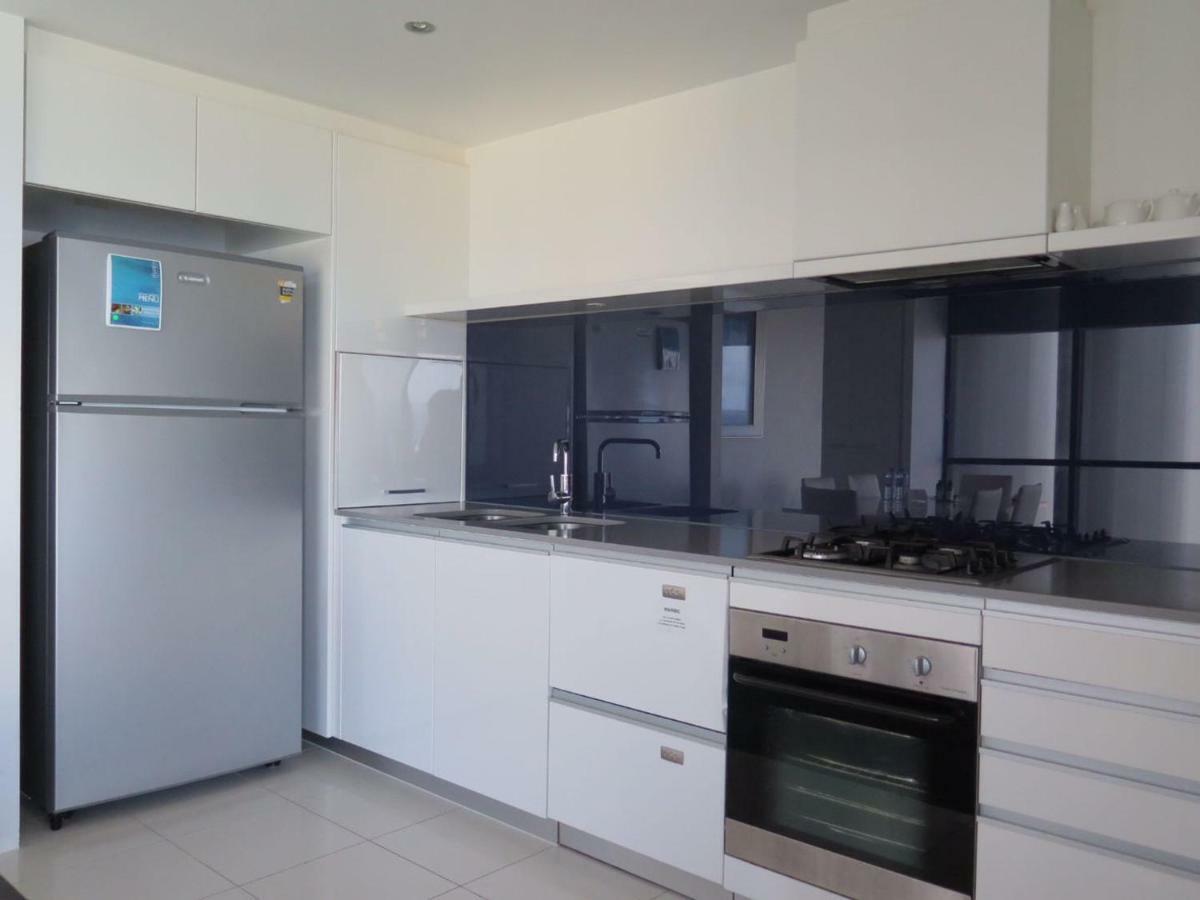 Apartment Circle On Cavill, And Sub Penthouses - We Accommodate