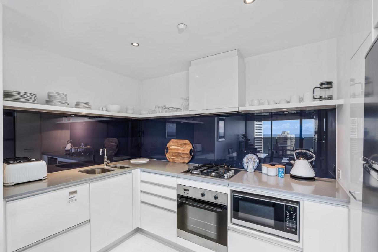 Apartment Circle On Cavill, And Sub Penthouses - We Accommodate Gold Coast