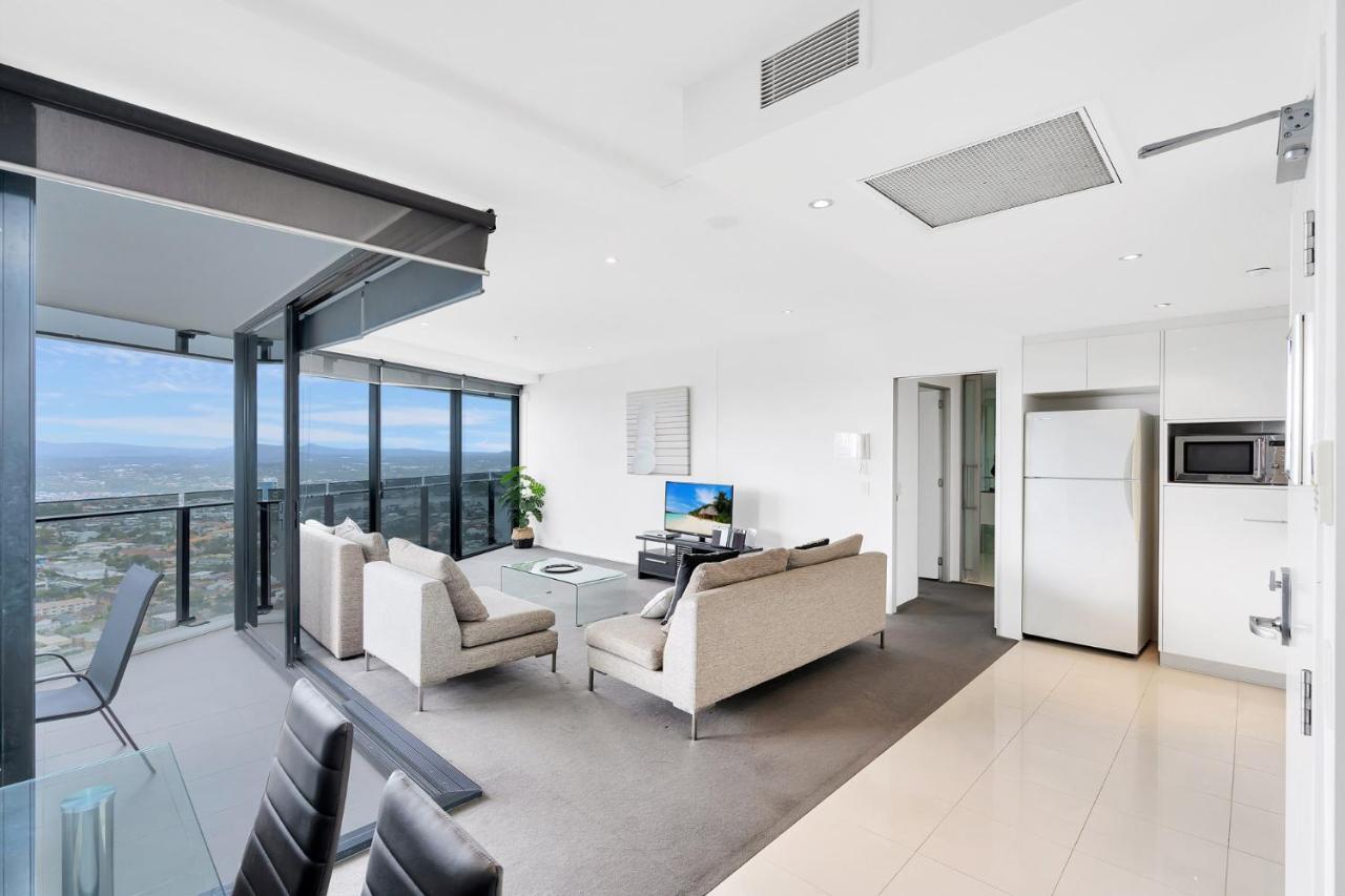 Circle On Cavill, And Sub Penthouses - We Accommodate Apartment